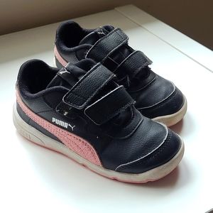 Puma kid size 9 sneakers, black and pink, le